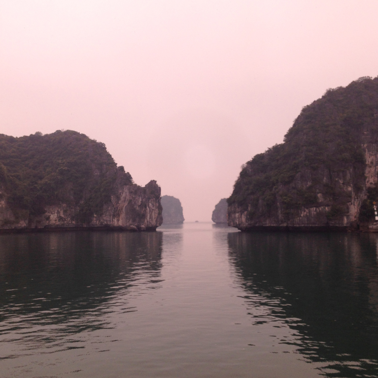 boat trip Hạ Long Bay Vietnam.